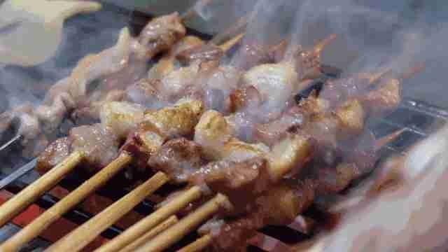 和女性出去吃烧烤，这3种菜品就别点了，女方会误解很尴尬