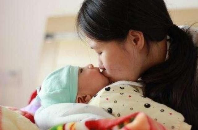 新生儿|新生儿出生后一个月，父母牢记“3不要”原则，并非偷懒对娃有益