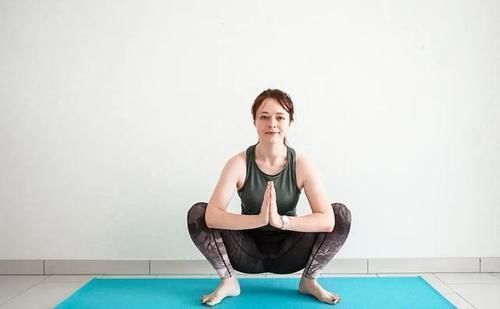 膝盖|练瑜伽，为什么建议女性多练开髋体式