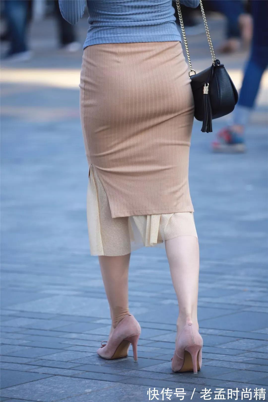 翘臀 街拍:身材丰满步伐婀娜性感翘臀的紧裙美女