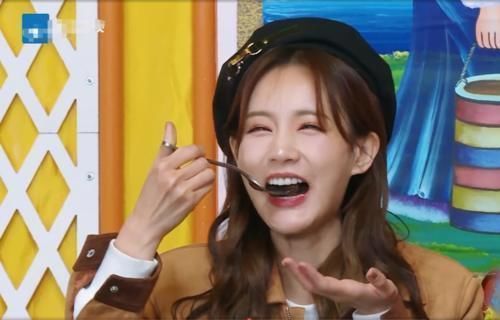 鏡頭特寫baby大口吃牦牛肉,掃過李一桐,導(dǎo)演還能忍得住嗎?