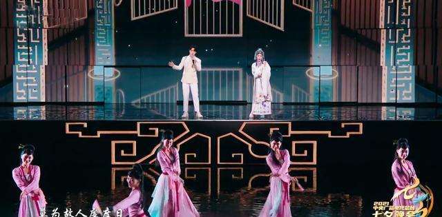 央視七夕晚會|央視七夕晚會收視奪冠，8人主持團撐場面，《人民日報》點贊周深