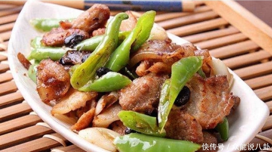 不管炒什么肉,有一味不能放,肉质发黑发苦,一炒就变焦!