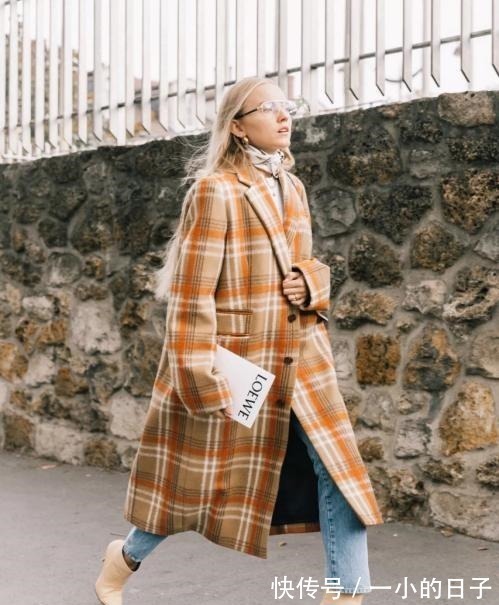 式样 今年火了一种穿搭,叫“大衣+裸靴”,优雅大气,早春穿正合适!