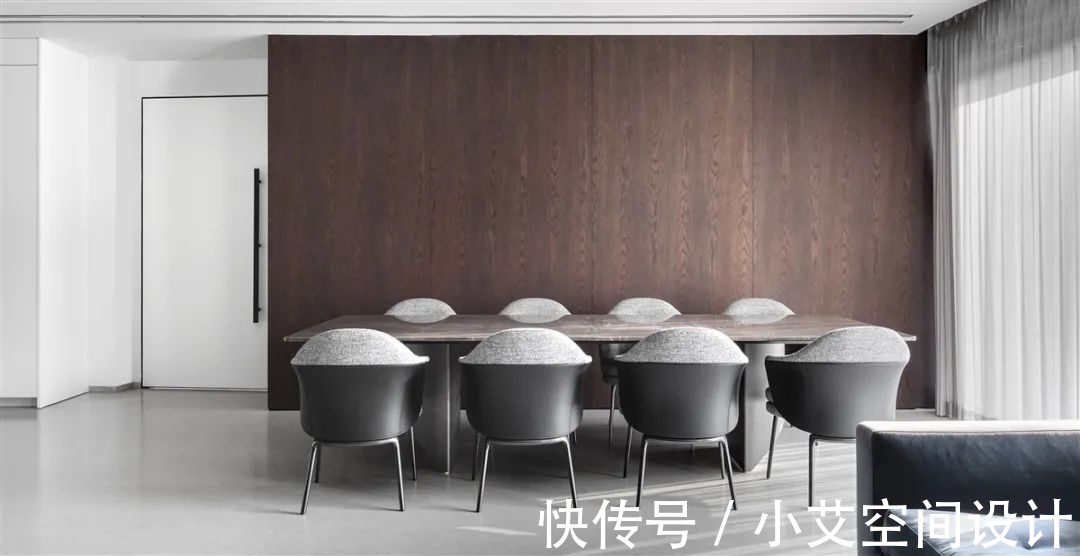 私宅|320㎡极简私宅，简单色彩呈现高雅质感