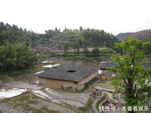 农村|第一次回农村老公家，被他家房子吓到了，这样的房子你们没见过！