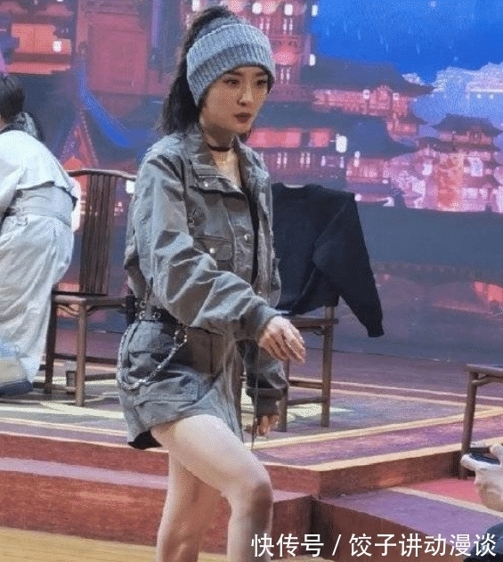 路透社|杨幂录新综艺被拍，衣服造型太酷了，无美颜下的腿围真是让人傻眼