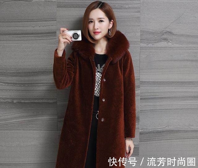 女人|今年流行的几款外套，50岁女人穿上年轻最少10岁，太好看了