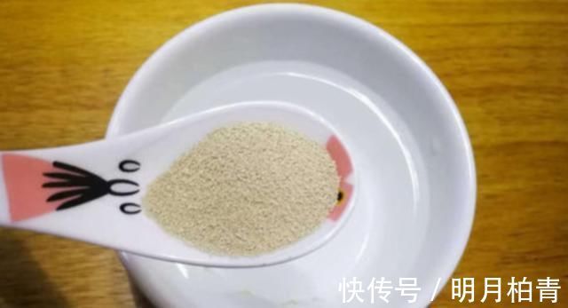 面团|无论是蒸包子还是蒸馒头，发面时加点“它”10分钟就能发满盆