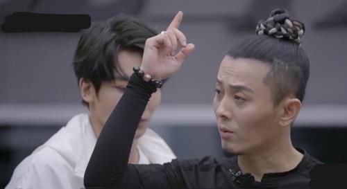 披荆斩棘的哥哥|《披荆斩棘的哥哥》又出幺蛾子,专家团评分荒谬至极