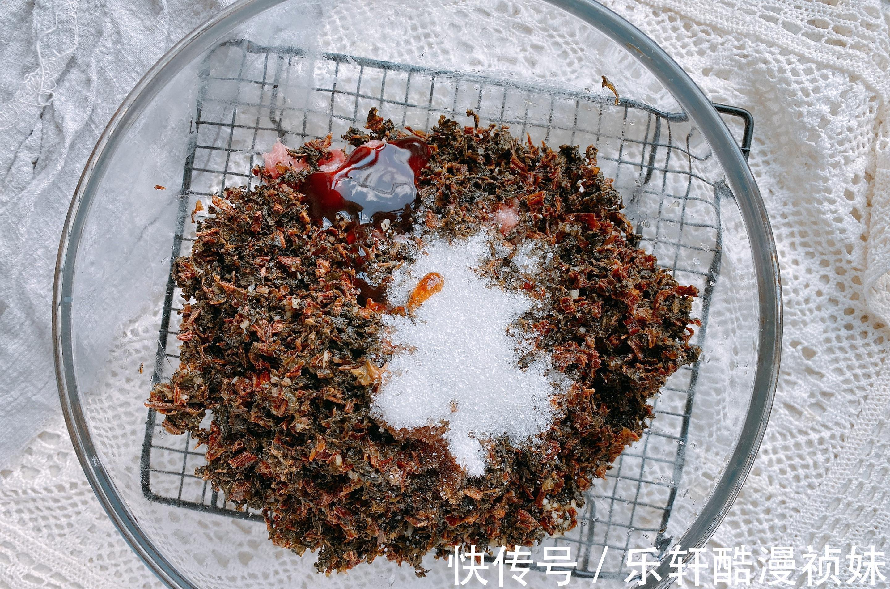 松软|浙江美食梅干菜饼,几十年老配方,馅料咸香,饼皮松软凉了也不硬