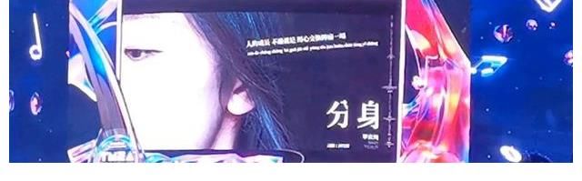 才一年,单依纯就拿到了TMEA年度最具潜力歌手奖,含金量相当之高