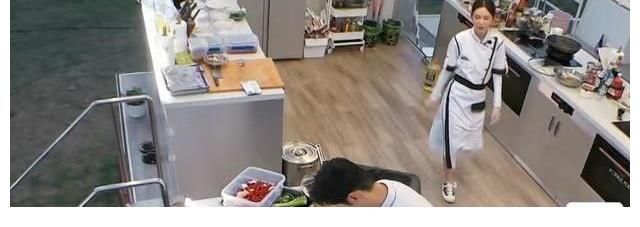 节目|当厨房手忙脚乱,黄晓明被怼到憋屈,我才开始理解林大厨的感受