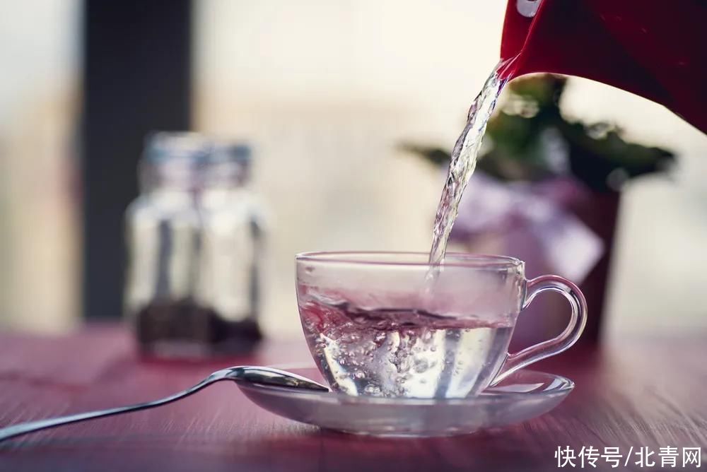 图虫|一口热水喝掉5000多元？热水不能喝了？