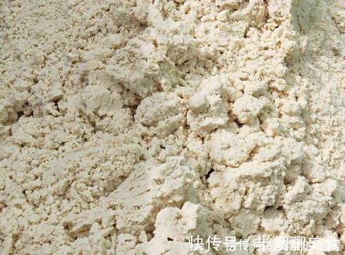 植物|养花人惯用4种“宝贝”，盆里加一点，肥力足不烧根，花开爆满盆