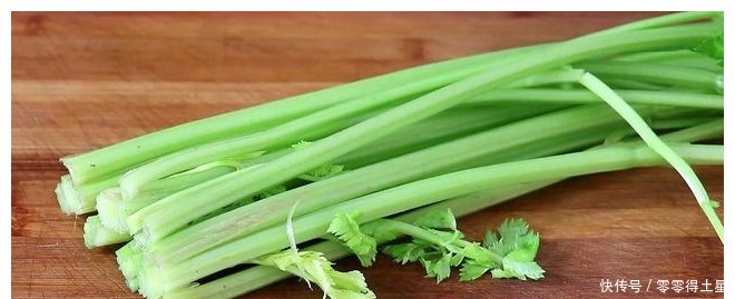 吃肉|芹菜这做法太好吃了,营养又美味,做法简单,比吃肉还香!
