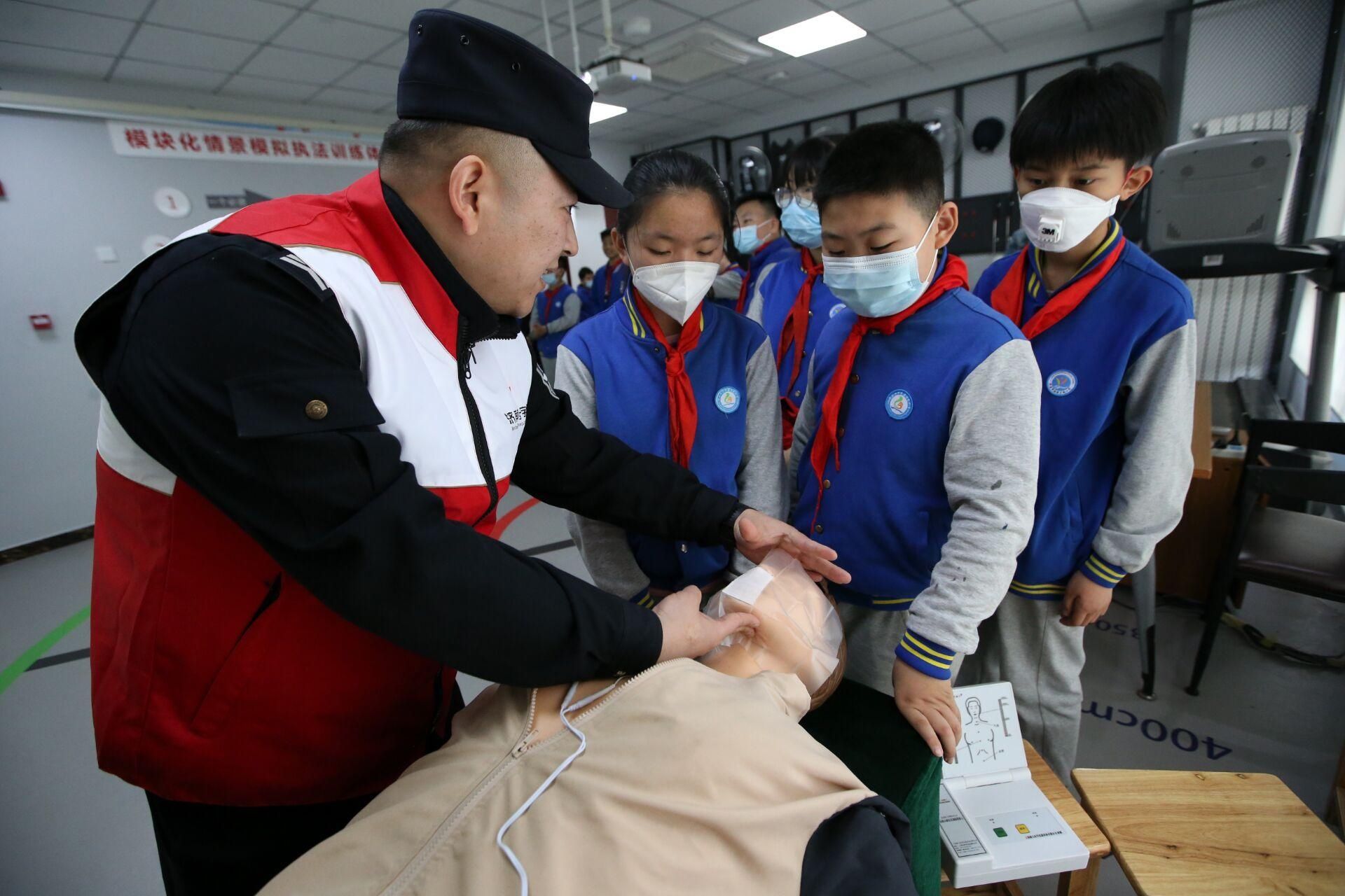 小学生“特训基地”学安全|组图| qt:badformat