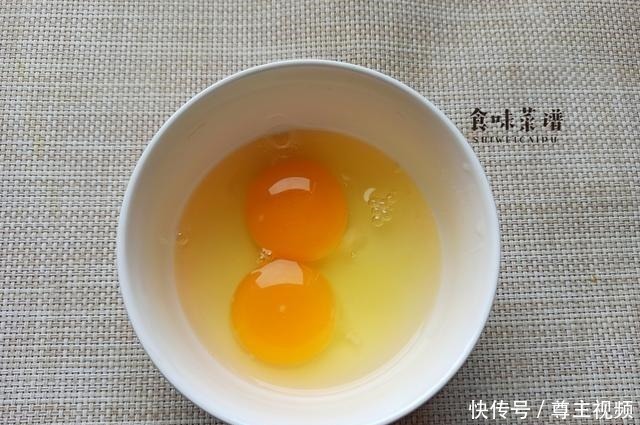 搅拌均匀|懒人春卷的做法，不和面，也不揉面，5分钟出锅，外酥里嫩又解馋