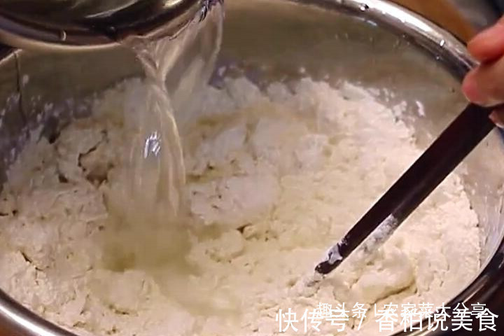 早餐吃一碗酸酸开胃的酸汤面,开启一天的好胃口,把汤做好是关键