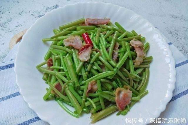 藜蒿炒腊肉|此菜不吃叶只吃梗，南方常见，就是有点贵，此时吃正当季