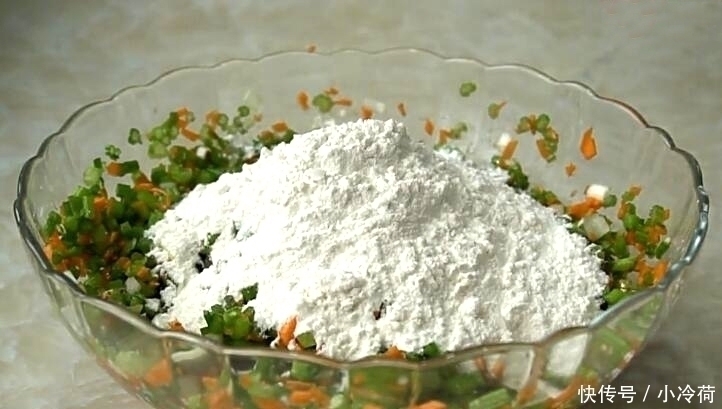 入秋后遇到此菜我从不手软，再贵也要买，做成小饼，好吃又营养