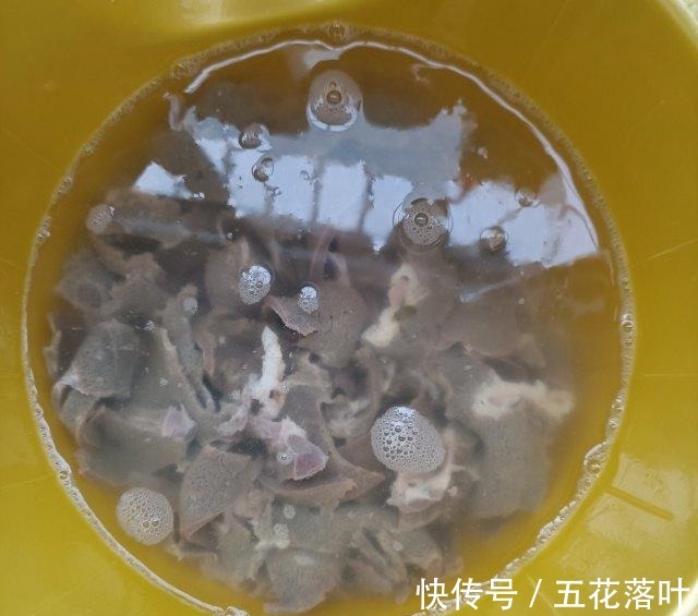 红油|红油猪肝面，香辣过瘾，顺滑爽口！