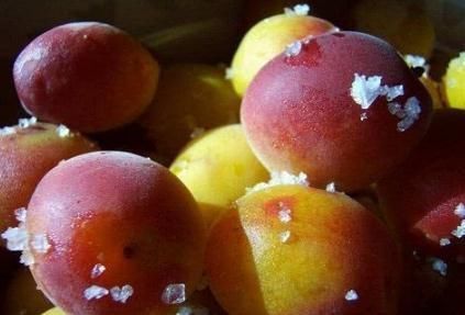 女性多吃3种水果,改善贫血,子宫更光滑,不愿子宫早衰可试试!