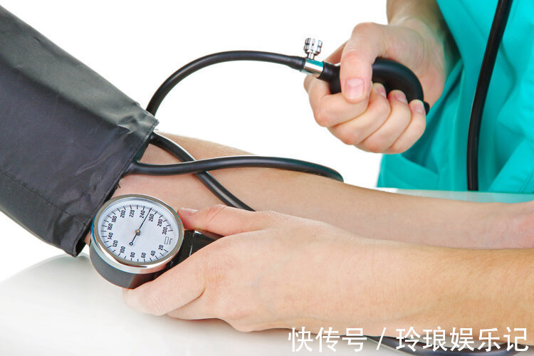 芹菜|洋葱能降血压?错了!医生坦言:做好2件事,高血压跟你说拜拜