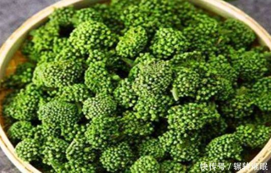 女人不想老的快,脸上爬满皱纹,3种食物,保护心血管,抗衰老