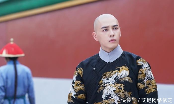 喜欢别人为他哭丧, 行为乖张却受乾隆帝