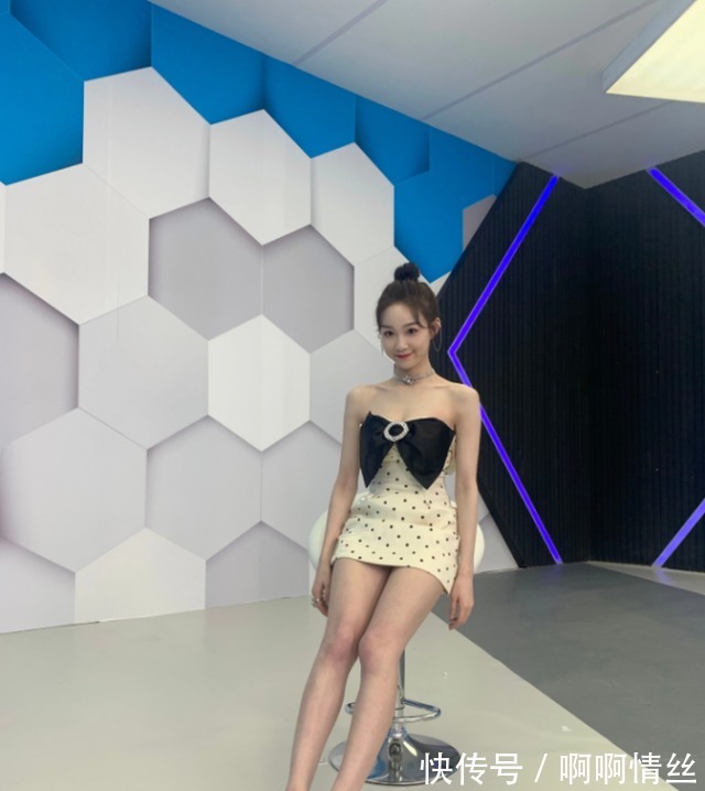 雙腿|李子璇的“綠茶坐”火了，看她雙腿怎么放，賊顯腿長！