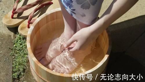 容颜|男性最先衰老的地方,不是容颜,而是这个部位,很多人想都想不到