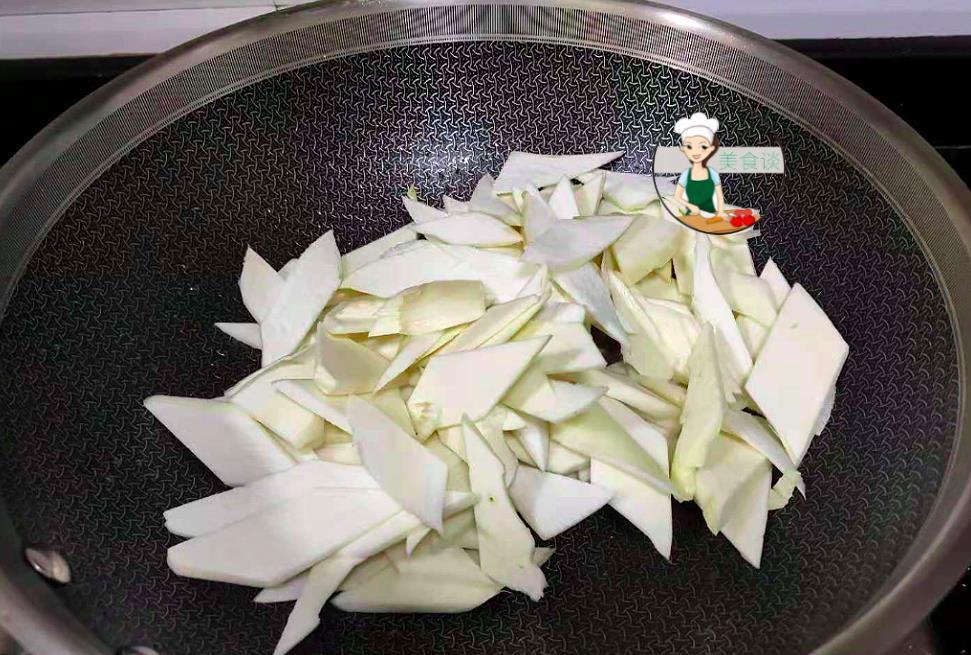 爽口|夏天记得多吃此,简单一炒,鲜滑爽口,低脂饱腹,多吃还美白嫩肤