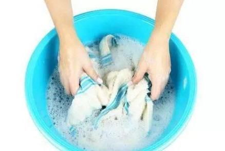 白醋|毛巾用久了有一股臭味还滑滑的,试下以下方法毛巾洁净如新