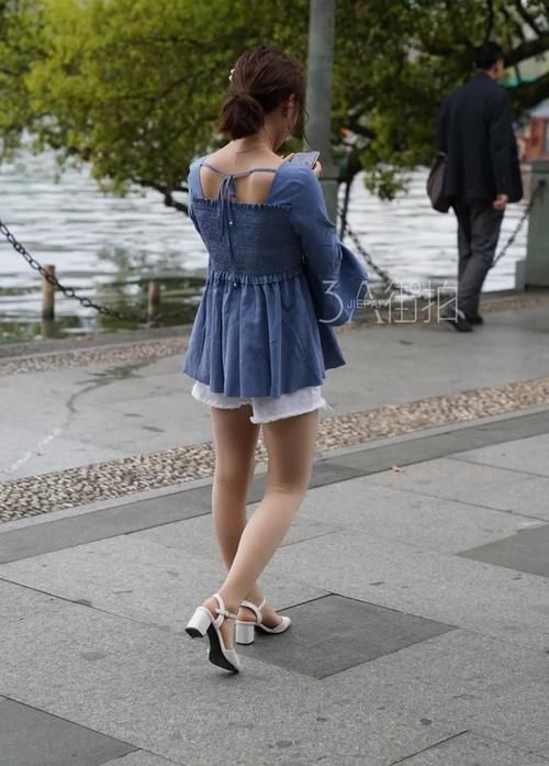 街拍：路人街拍，白皙性感的大长腿，美的妖娆动人