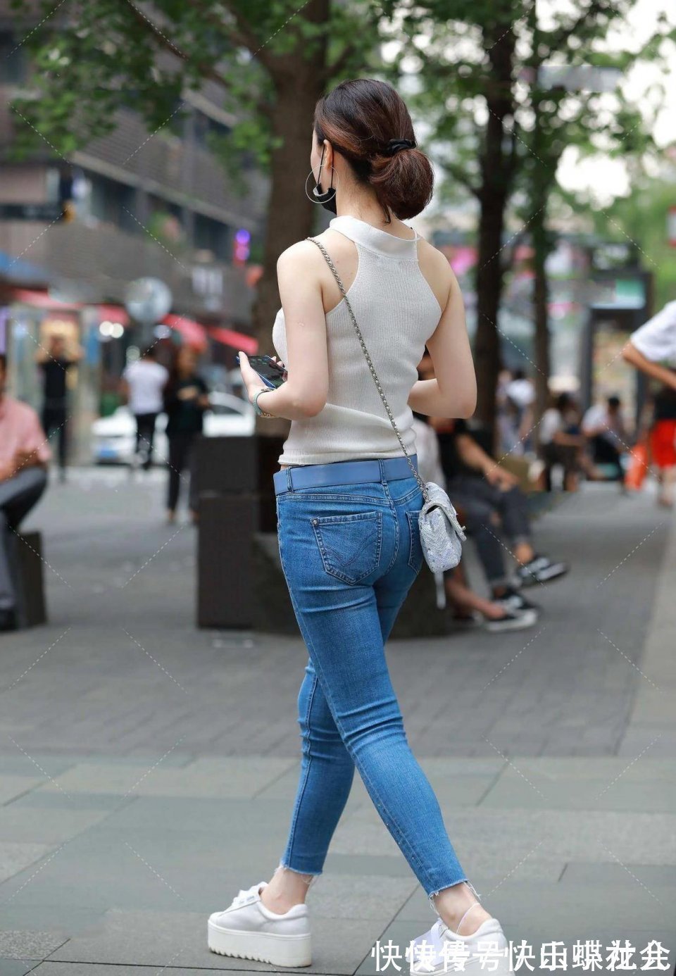 身材|迷人的美女,苗条又高挑,最大限度的展现了她的身材优势