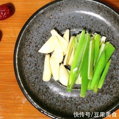 周末这样吃，干煸肥肠开启元气满满的一天