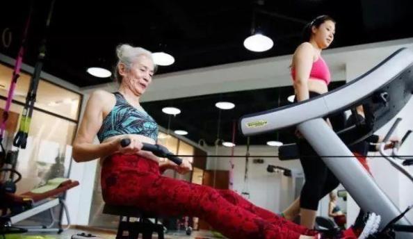 身材|74岁奶奶走红，身材状态让人羡慕，网友：宝刀未老