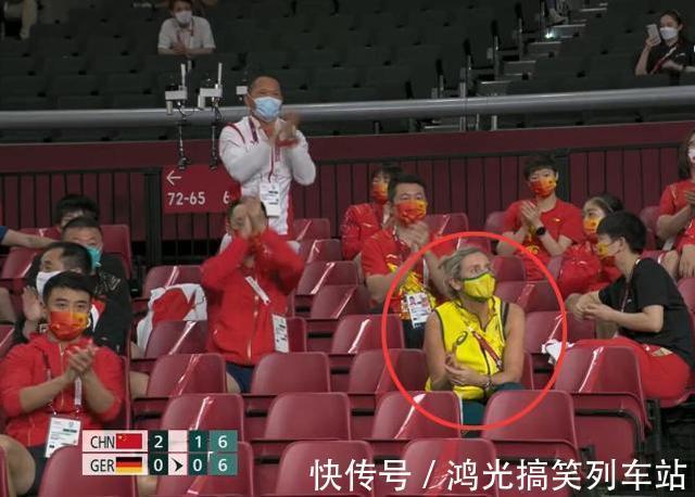 波尔|啥情况!国乒冠军团混入一外国姑娘,离开时这举动满满的尊敬