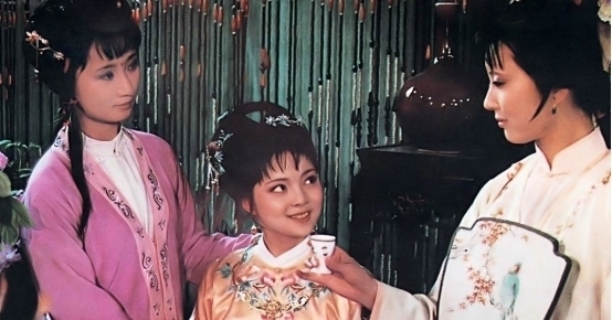 凤姐&《红楼梦》平儿的一句话,当场薛宝钗伪善面具,被撕裂了!