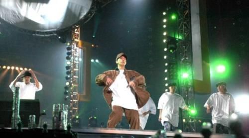 小春哥|假唱翻车的8个歌手，一个比一个离谱，有人拿反麦克风唱完整首歌