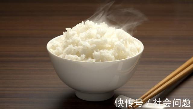 蒸米饭是用冷水还是热水吃了这么多年才知道，难怪米饭不香不软