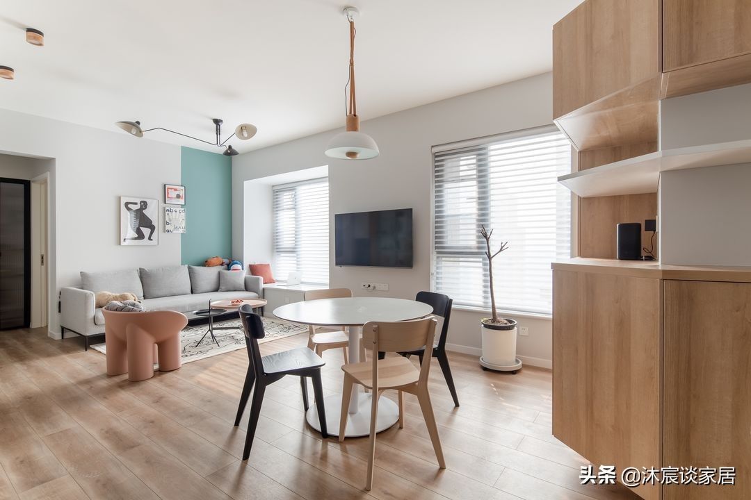 客餐厅|拆墙挪位后,她让小家实现“大横厅”,采光好,动线流畅,好舒服