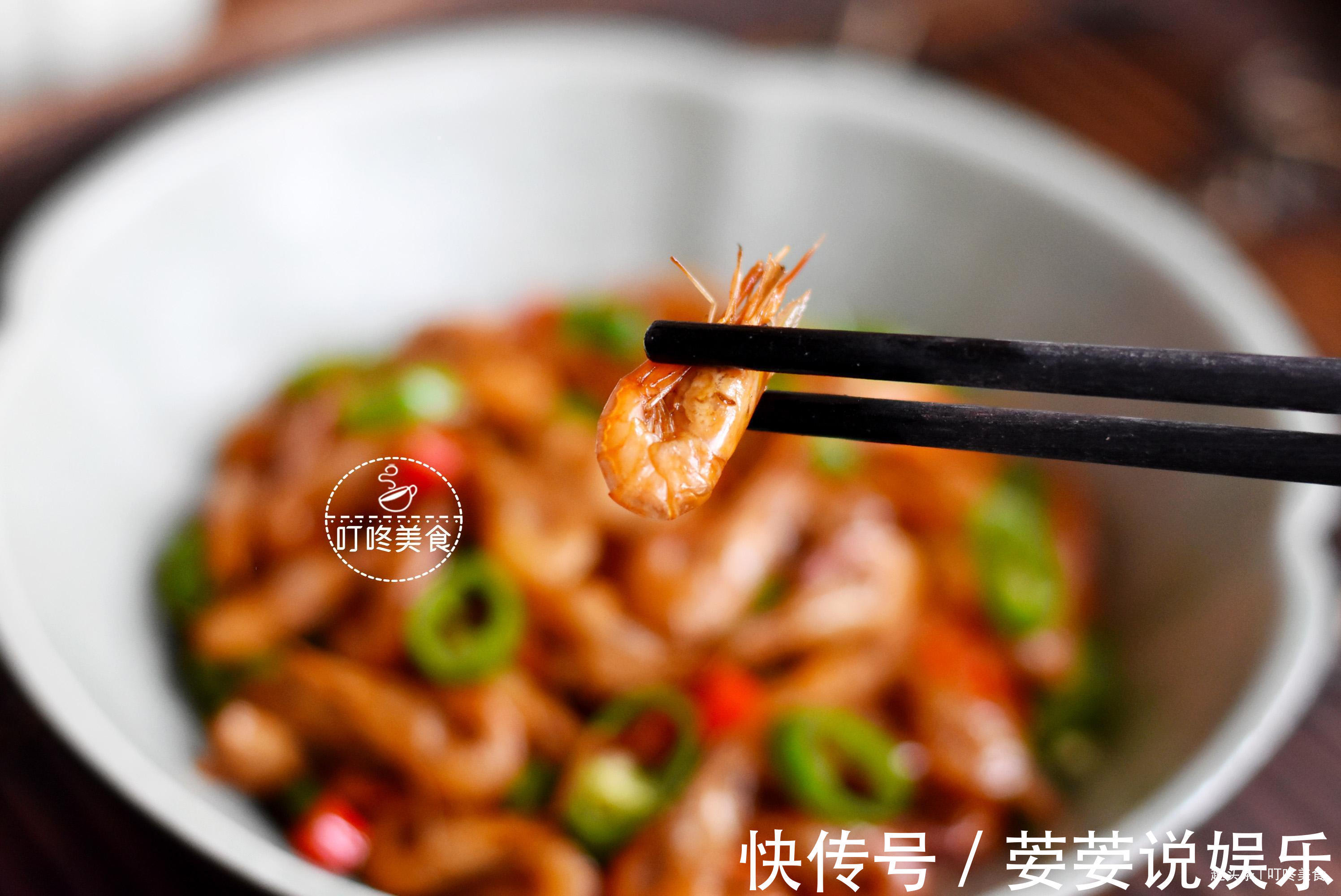 河虾最好吃的做法,简单一炒太香了,学会此做法,三斤都不够吃