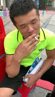 搞笑GIF:骚年,这是你想要的小姐姐吗? GIF动图 第2张-福利吧