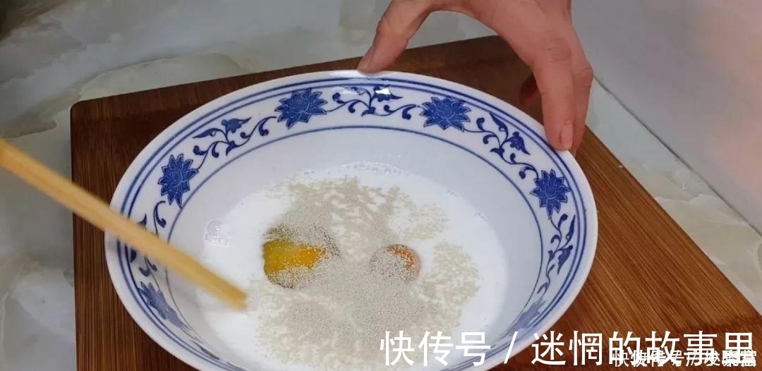 油条|2个鸡蛋,1袋牛奶,不用一滴水,比油条面包还好吃,放凉都不会硬