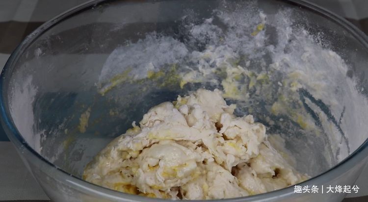 烙饼柔软筋道有诀窍,大厨教你,和面很关键,照着做保证酥软多层
