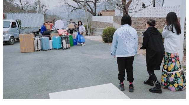 宋丹丹逼迫张翰太尴尬,被指乱带节奏,好在这档综艺节目有他圆场?