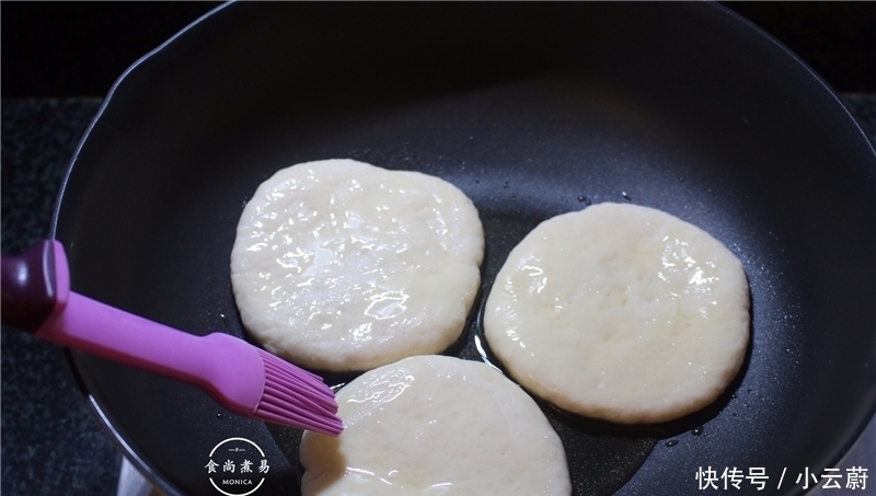 面包|发面饼新做法,低糖又简单,暄软蓬松有嚼劲,比面包还好吃