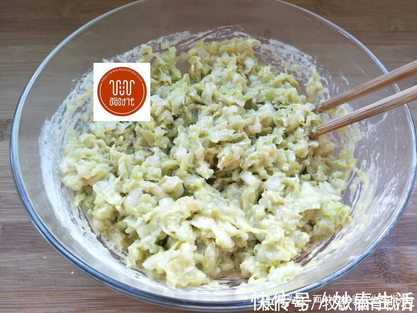 别再炒白菜炖白菜了,教你做成白菜丸子,酥脆鲜香拿肉都不换 !